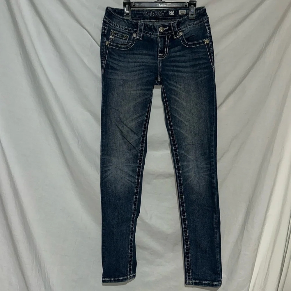 Miss Me skinny signature embroidered & sequin fleur de lis jeans size 26